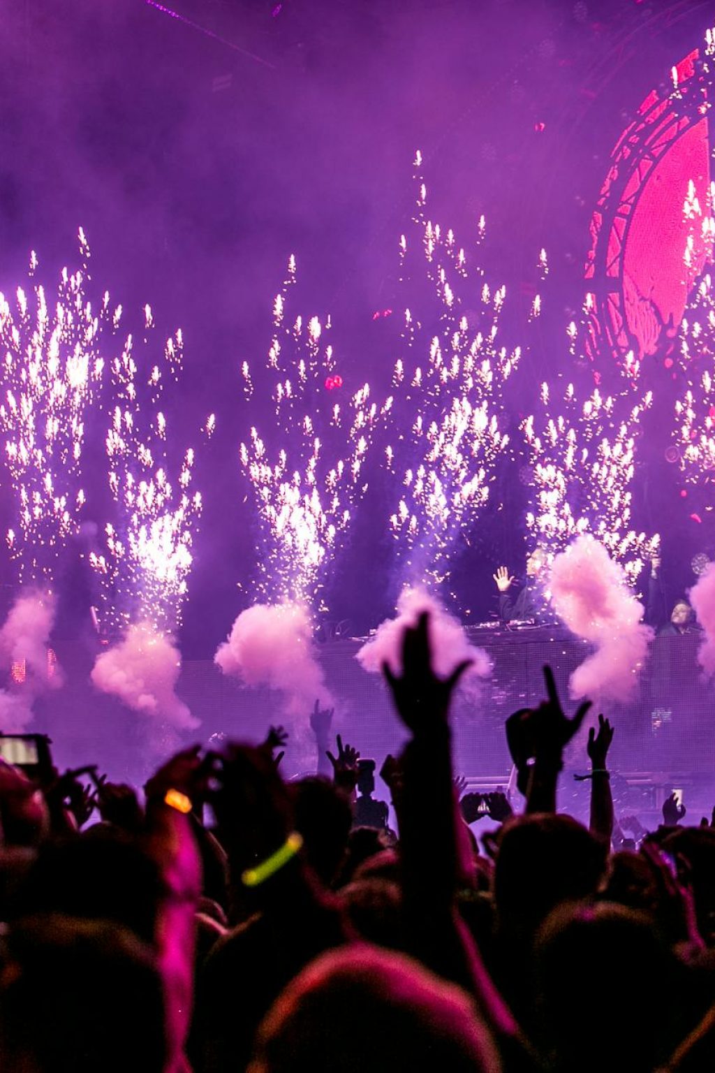 pexels-wendywei-1190298